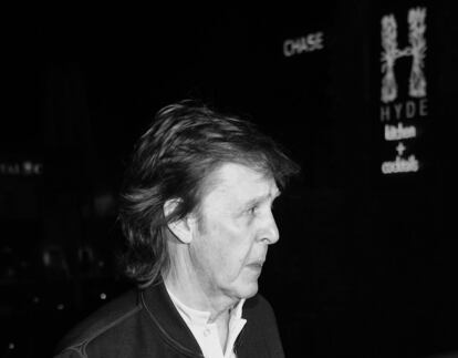 Paul McCartney, chegando em outra festa após o Grammy.