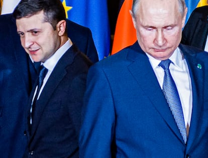 El presidente de Ucrania, Volodímir Zelenski (izquierda), y el presidente ruso, Vladímir Putin, en una reunión en Francia en 2019.