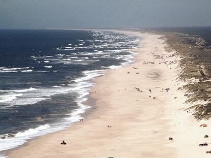 A panoramic view of Quiaios beach.