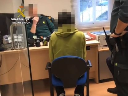 El detenido, en dependencias de la Guardia Civil de Logroño.