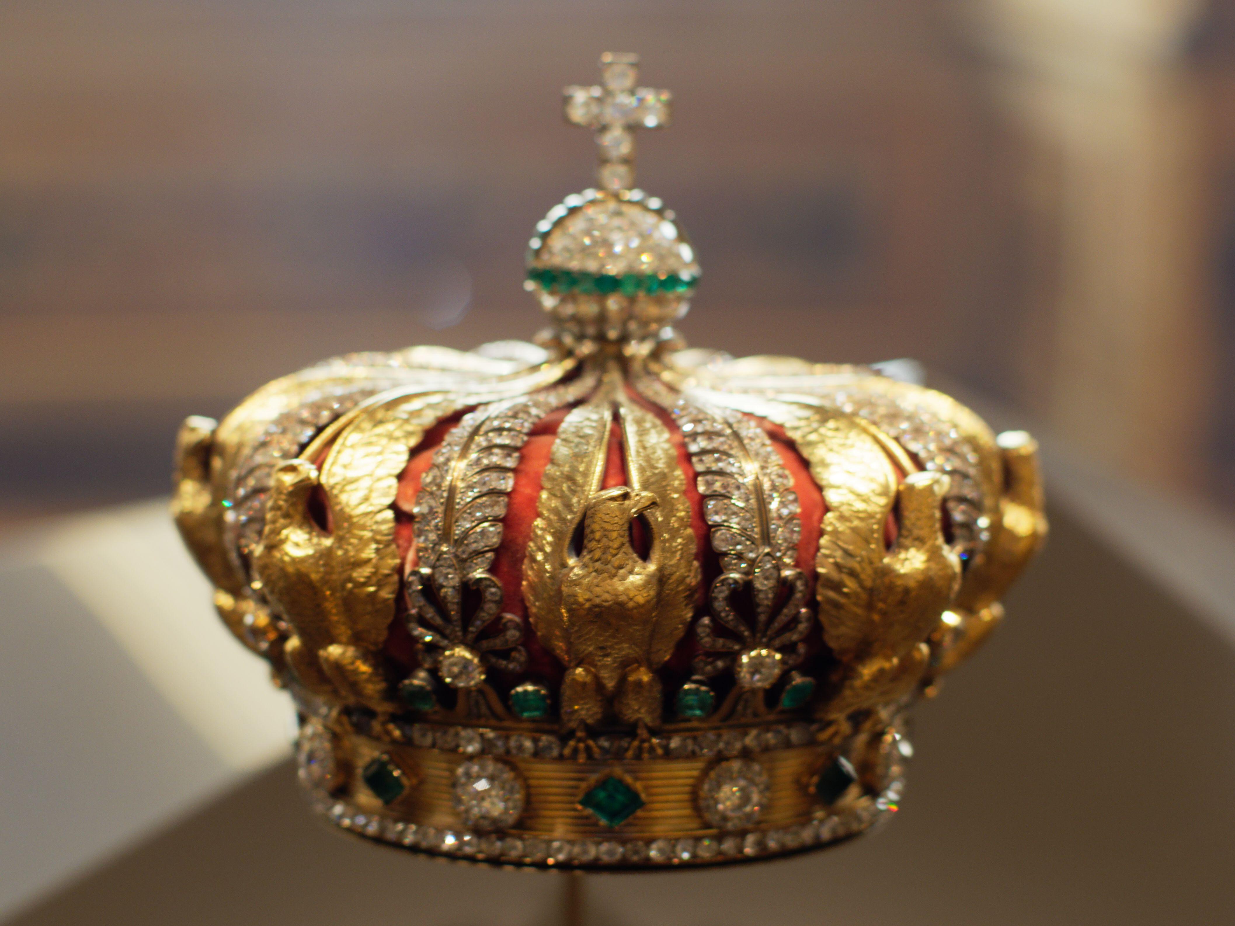 Las claves del robo en el Louvre: siete minutos, cuatro asaltantes y una escalera para acceder a las joyas de la Corona