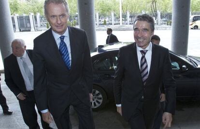 Morenés y Rasmussen, antes de su reunión.