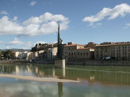 El monòlit franquista de Tortosa.