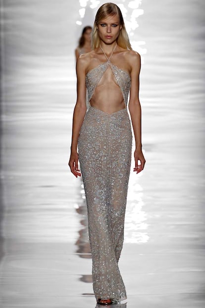 los interminables escotes de reem acra