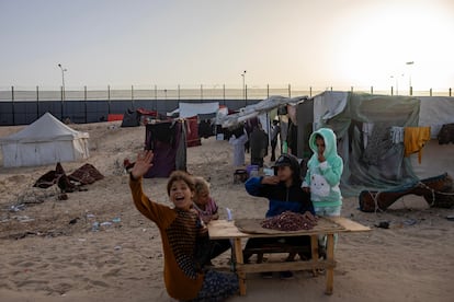 Displaced Palestinian children in Rafah (Gaza), on Saturday.