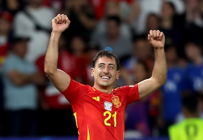 Mikel Oyarzabal celebra su gol, el segundo para España. 