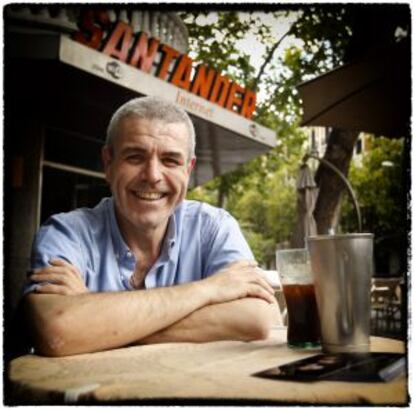 Lorenzo Caprile en la terraza de la cafetería Santander.