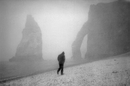 Nevasca em 1981 na praia de Etretat (Alta Normandia, França).