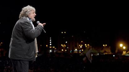 El líder del Movimiento 5 Estrellas, Beppe Grillo, durante un mitin en Roma.