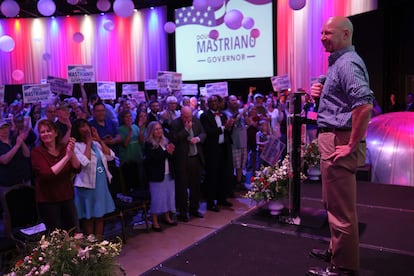 El candidato republicano a gobernador Doug Mastriano, en un acto de campaña en Warminster (Pensilvania), la semana pasada.