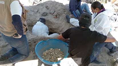 Miembros del colectivo 'Guerreros Buscadores de Jalisco', en Teuchitlán, Jalisco.