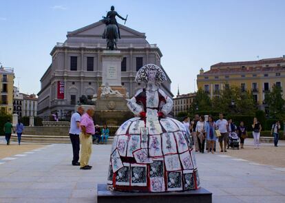 La menina 'Musha', de Alejandro Sanz, en la plaza de Oriente. 