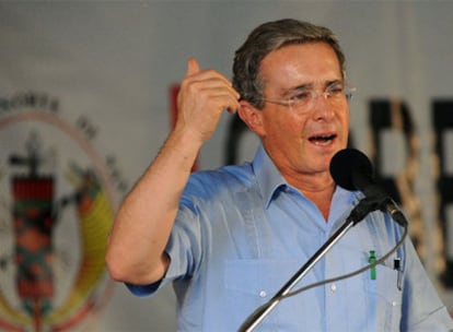 El presidente de Colombia, Álvaro Uribe, durante un consejo comunitario en Cúcuta el pasado sábado.