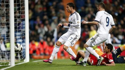 Ronaldo marca su tercer gol.