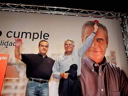 Felipe González, con Celestino Corbacho.
