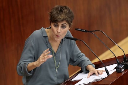 La portavoz de Podemos en la Asamblea de Madrid, Lorena Ruiz-Huerta, durante su intervención en la segunda jornada del debate sobre el estado de la región el pasado viernes.