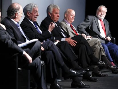 Homenagem a Octavio Paz com a presença de Rafael Tovar, Enrique Krauze, Mario Vargas Llosa, Felipe González, Jorge Edwards e Fermando Savater.