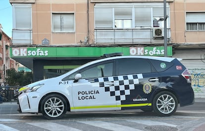 Un vehículo de la Policía Local de Granada en una imagen de archivo. 
