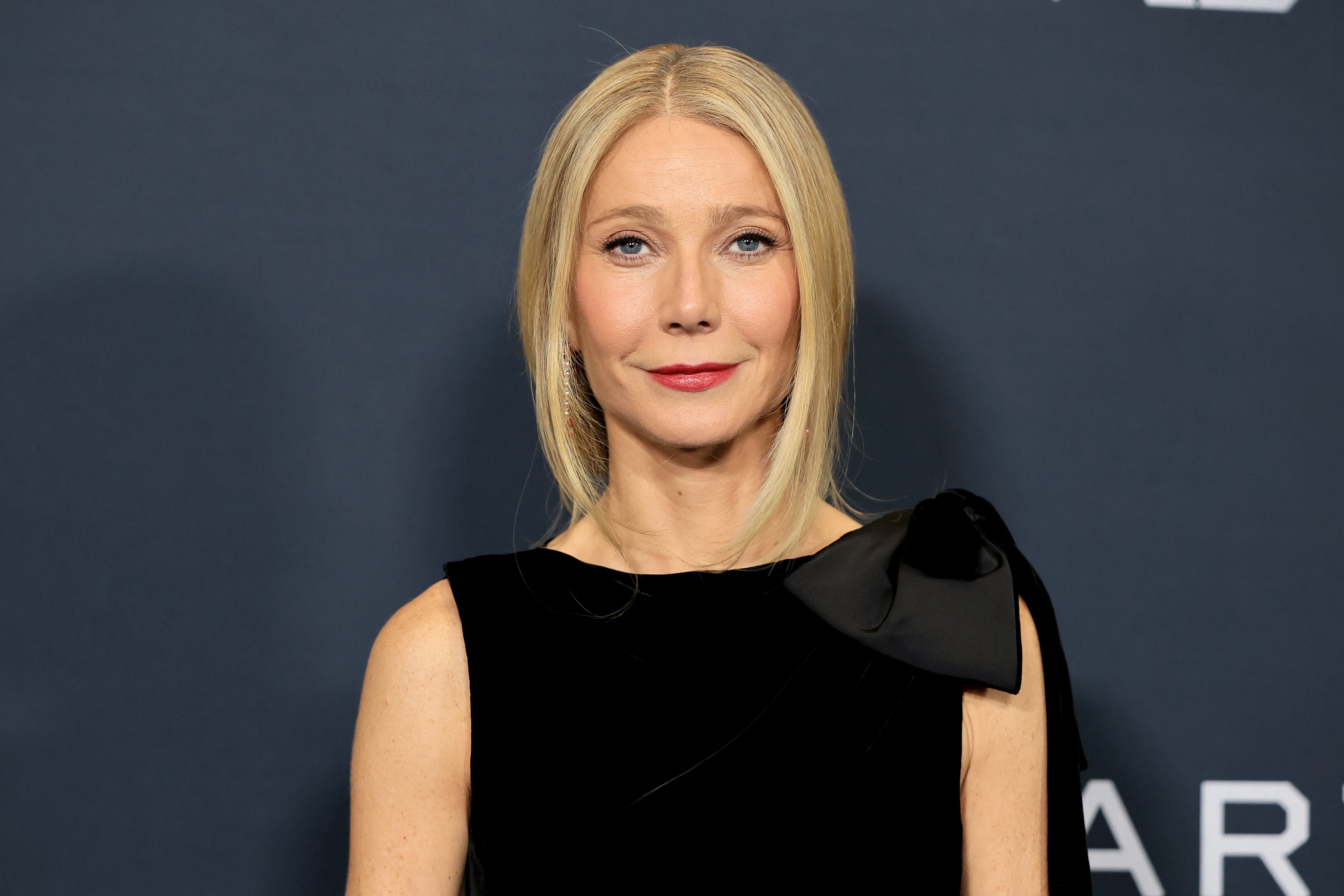 Gwyneth Paltrow tiene una teoría sobre por qué su “separación consciente” de Chris Martin molestó a tanta gente