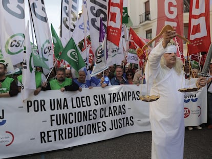 Manifestación del personal de Justicia, desde la sede del ministerio de Justicia al de Hacienda y Función Pública.