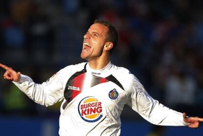 Soldado celebra uno de sus goles