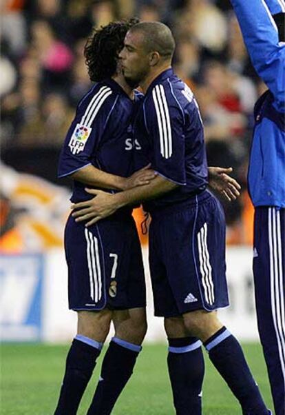 Ronaldo sustituye a Raúl, el sábado pasado, en Mestalla.