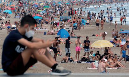 Vista general de la playa de la Malvarrosa de Valencia el pasado domingo.