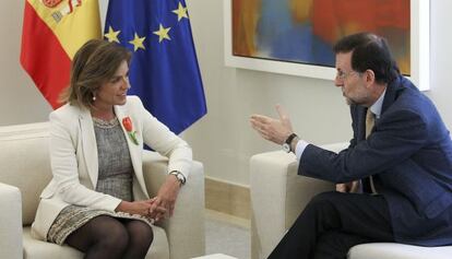Botella y Rajoy, en el encuentro que mantuvieron en La Moncloa en abril del año pasado.