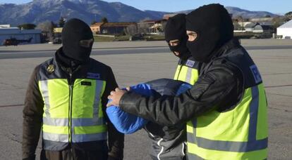 Uno de los cuatro detenidos en Ceuta, el sábado.