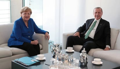 Erdogan y Merkel durante la visita en Berlín.
 