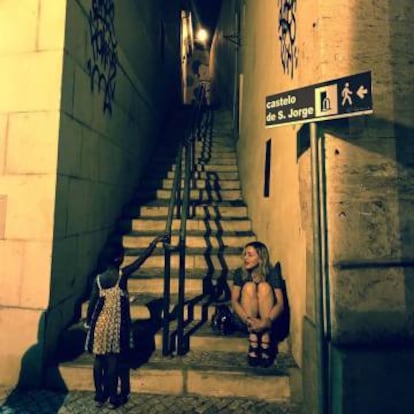 Madonna y una de sus gemelas en Lisboa.