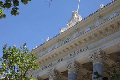 Fachada del Palacio de la Bolsa de Madrid.