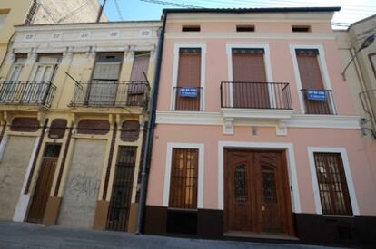 Viviendas en la calle de San Pedro en El Cabanyal, donde el plan del PP prevé abrir un nuevo bulevar.