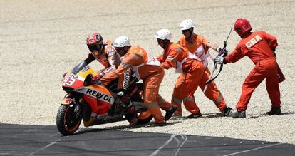 Márquez vuelve a la pista tras caer este sábado.