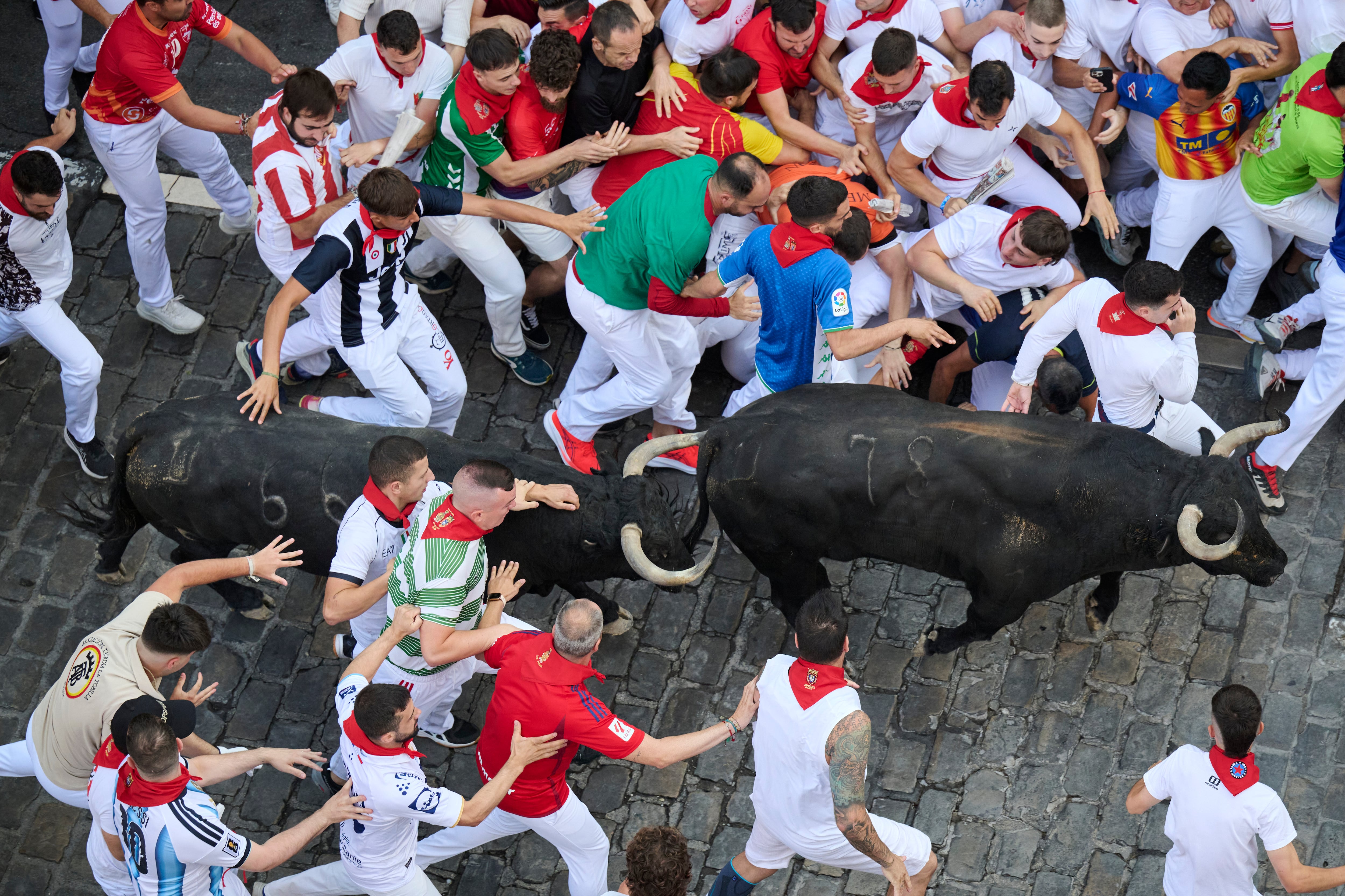 Tercer encierro de San Fermín 2026, en directo | Los toros de Victoriano del Río protagonizan la carrera de hoy