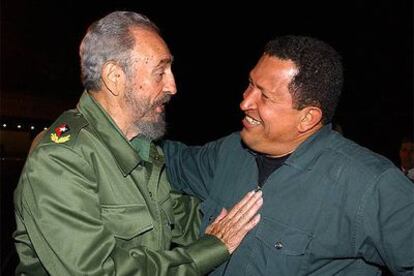 Los presidentes de Cuba, Fidel Castro, y de Venezuela, Hugo Chávez, el pasado diciembre en La Habana.