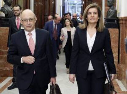 El ministro de Hacienda, Cristóbal Montoro y la ministra de Empleo, Fátima Báñez. EFE/Archivo