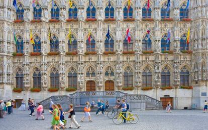 Fachada del Ayuntamiento de Lovaina, en Bélgica.