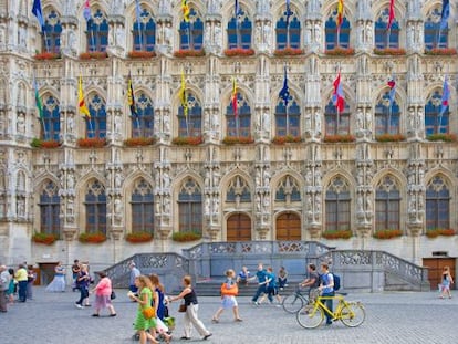 Fachada del Ayuntamiento de Lovaina, en Bélgica.