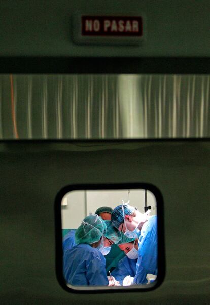 Trasplante de hígado, en marzo, en el Hospital Puerta de Hierro de Majadahonda, Madrid.
