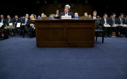 El senador John Kerry, en un instante de su comparecencia.