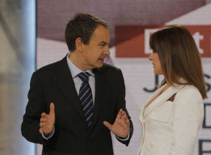 Zapatero, momentos antes de la entrevista que ha concedido a la directora de informativos de Antena 3, Gloria Lomana.