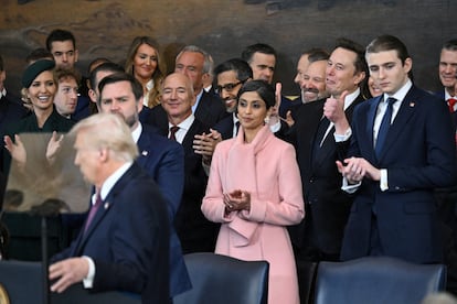 Los líderes de las principales tecnológicas aplauden el discurso inaugural del presidente de EE UU, Donald Trump, este lunes en el Capitolio.