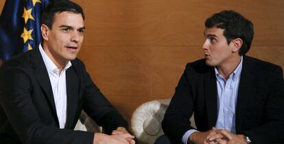 Pedro Sánchez y Albert Rivera, durante una reunión.