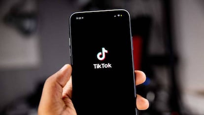 TikTok está lleno de consejos sobre dinero, pero el 74 % de sus creadores no explica su formación
