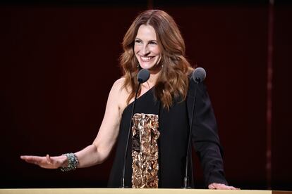 Julia Roberts recibe su César de honor.