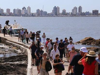 Turistas en la Isla Gorriti (Uruguay), el mi&eacute;rcoles 17 de enero. 