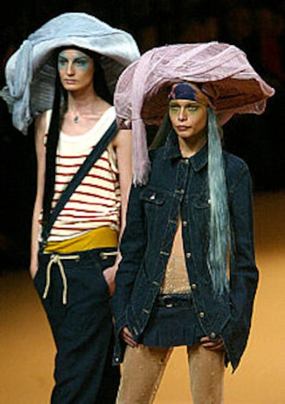 Dos modelos de Gaultier presentados en París.