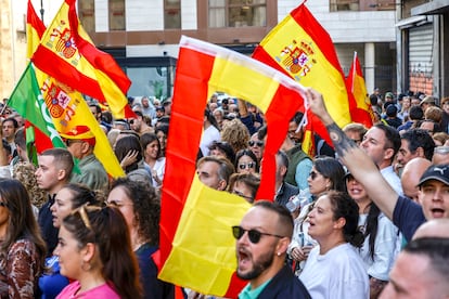 Concentración frente a la sede del PSPV en Valencia.  