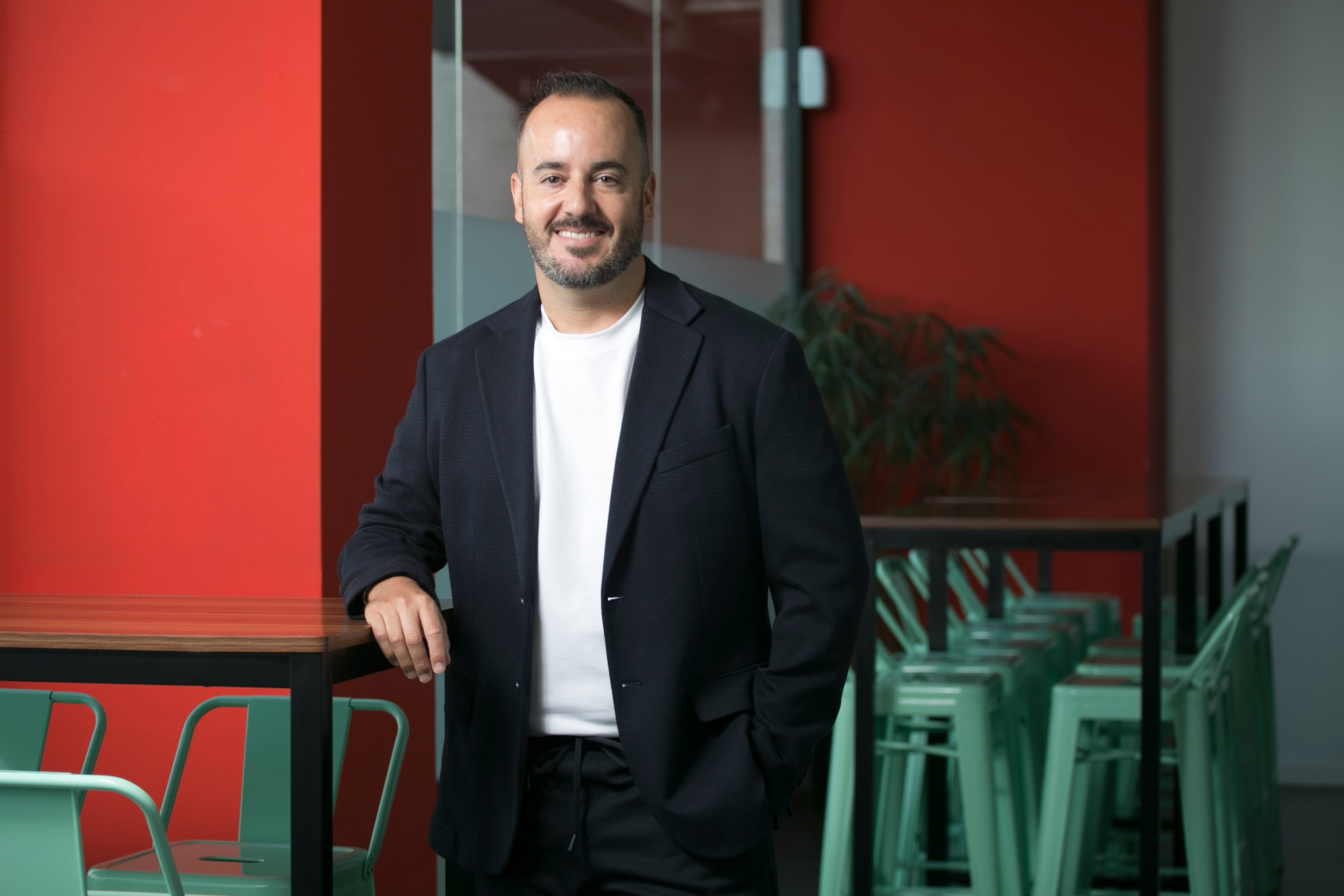 Rafael Herrera, director de antena de canal Ten: “Nos beneficia la viralidad que genera Alba Carrillo y también que atraiga a la clase política”